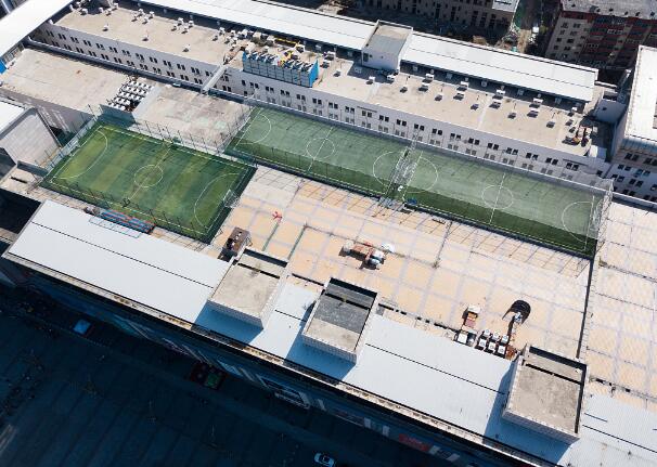 楼顶足球场